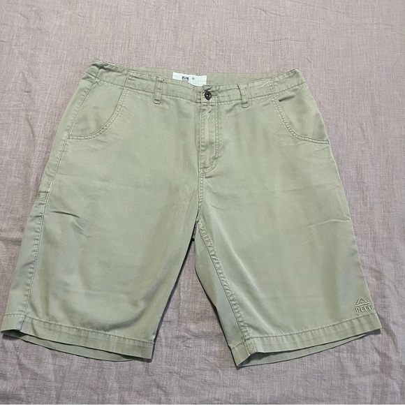 Reef Tan Flat Front Shorts Lightweight Summer Essential Size 34 Beach Surf - Picture 2 of 7